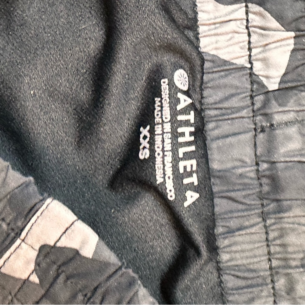 Athleta Black and Gray Athletic Shorts Racer Camouflage Running Yoga Gym Active - Picture 3 of 5
